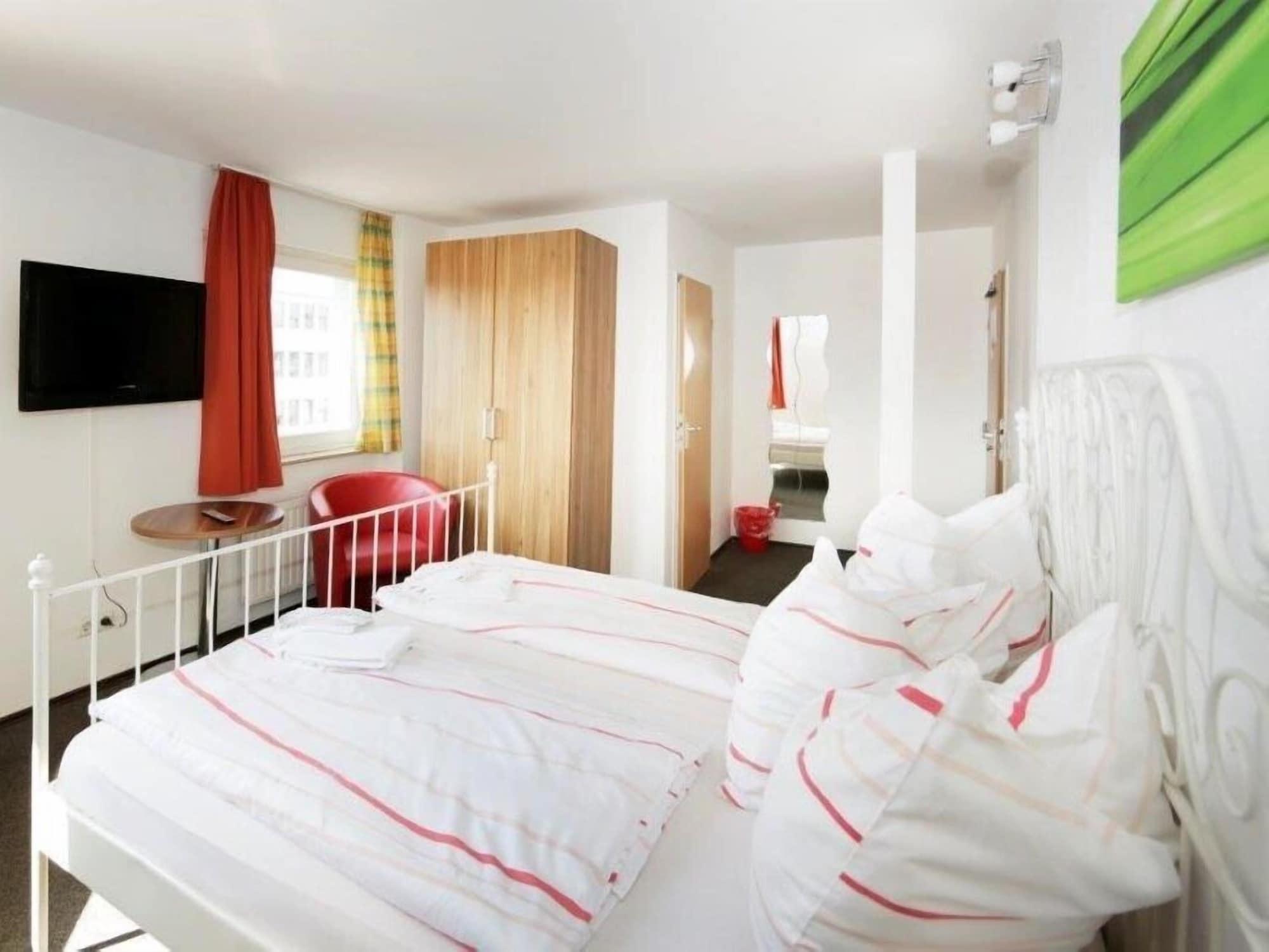 Hotel Goldener Hahn Duisburg Kültér fotó