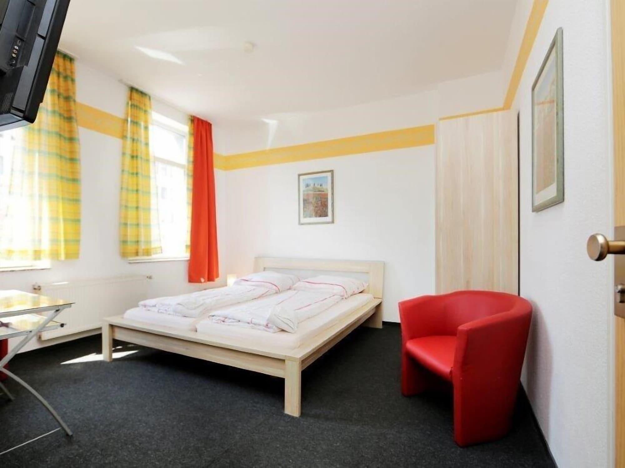 Hotel Goldener Hahn Duisburg Kültér fotó
