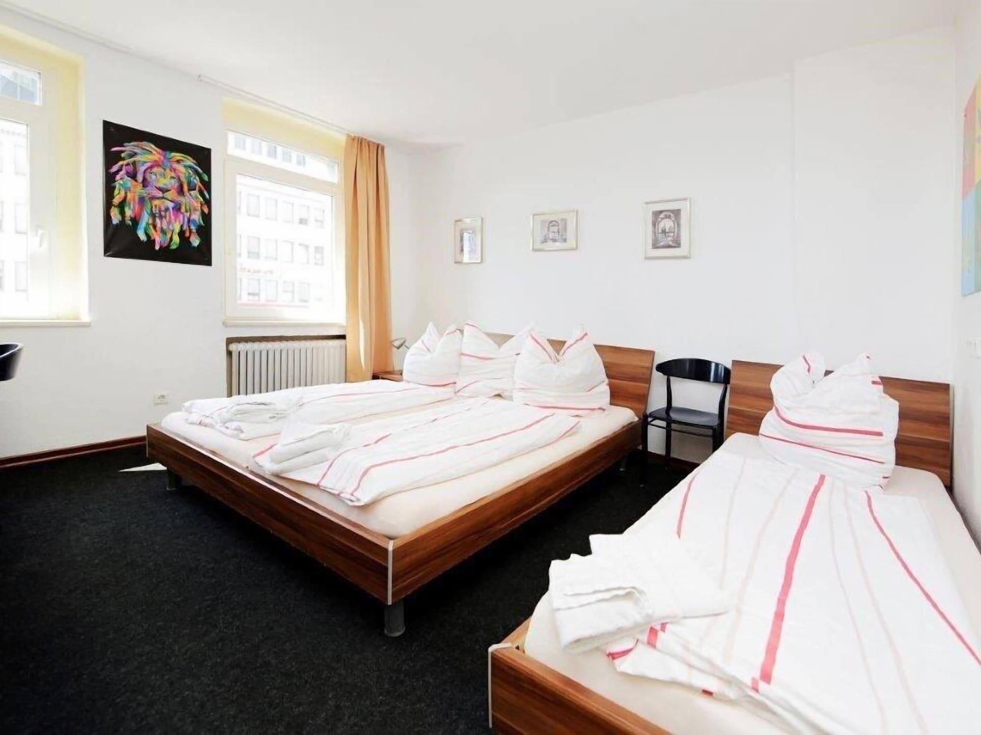 Hotel Goldener Hahn Duisburg Kültér fotó