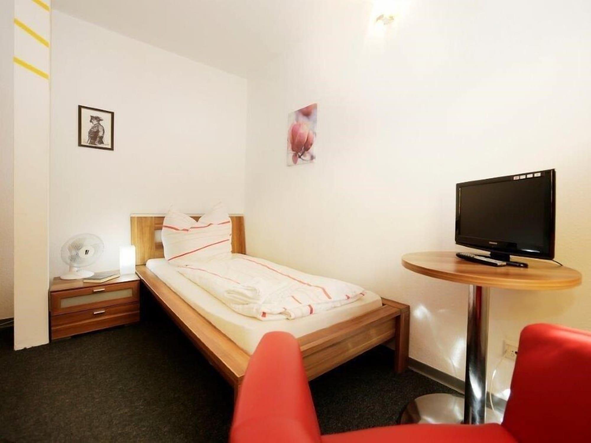 Hotel Goldener Hahn Duisburg Kültér fotó