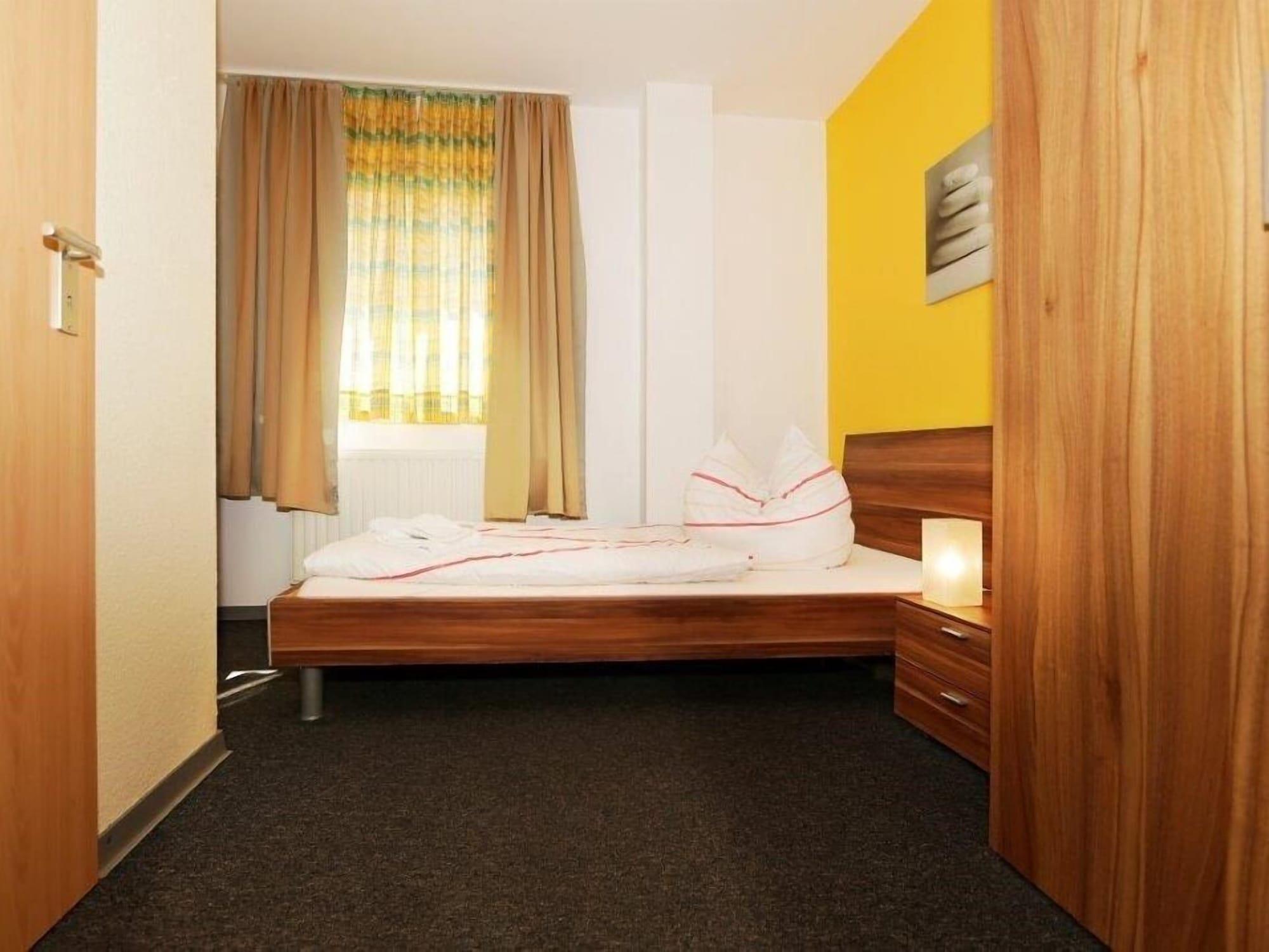 Hotel Goldener Hahn Duisburg Kültér fotó