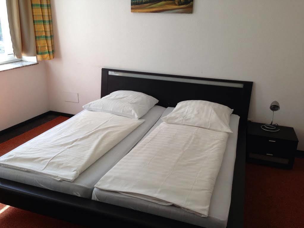 Hotel Goldener Hahn Duisburg Kültér fotó