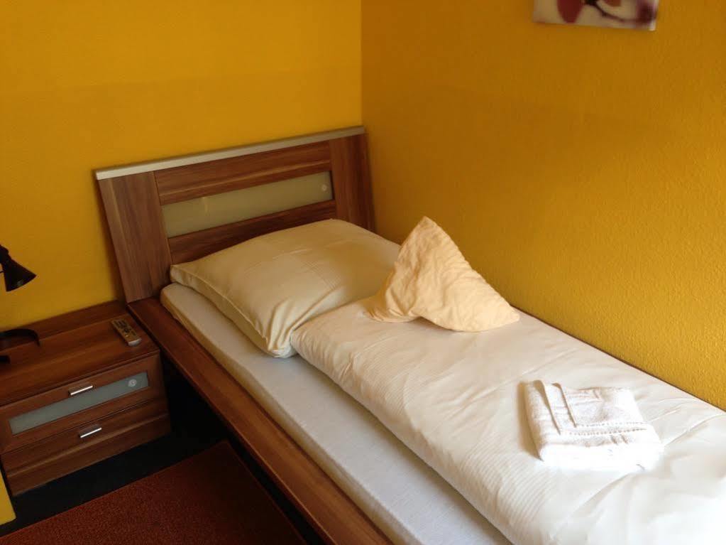 Hotel Goldener Hahn Duisburg Kültér fotó